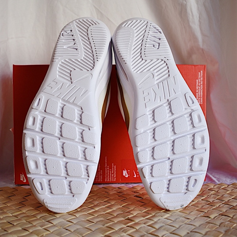 🚨SOLD🚨NEW WMNS Nike Air Max Oketo - Picture 5 of 7